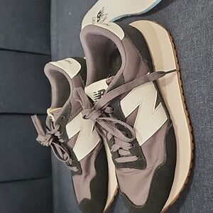 New Balance Black and Gray Sneakers 237 SZ 6